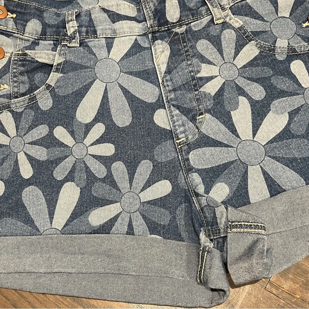 No Boundaries Jean Bib Shorts Daisy Size Medium (7-9) - Image 5