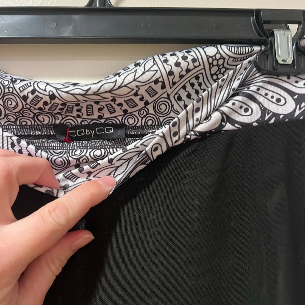 CQbyCQ Black and White Patterned Opaque Yoga Pants Size M - Image 4