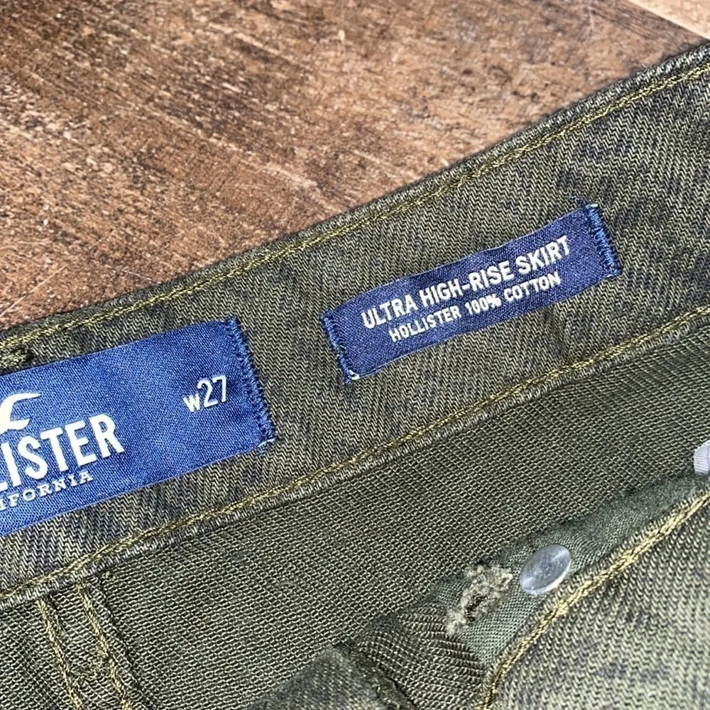 Hollister jean skirt ultra high rise 27 waist snake print green & black pockets‎ - Image 3