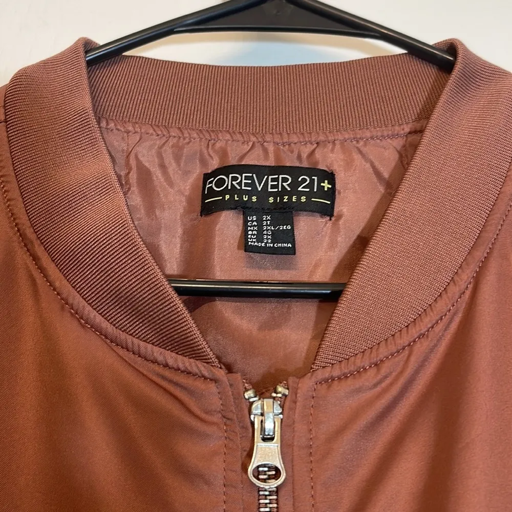 Forever 21 Plus Satin Bomber Jacket (Rose Gold/Burnt Orange Color) Size 2XL GUC - Image 4