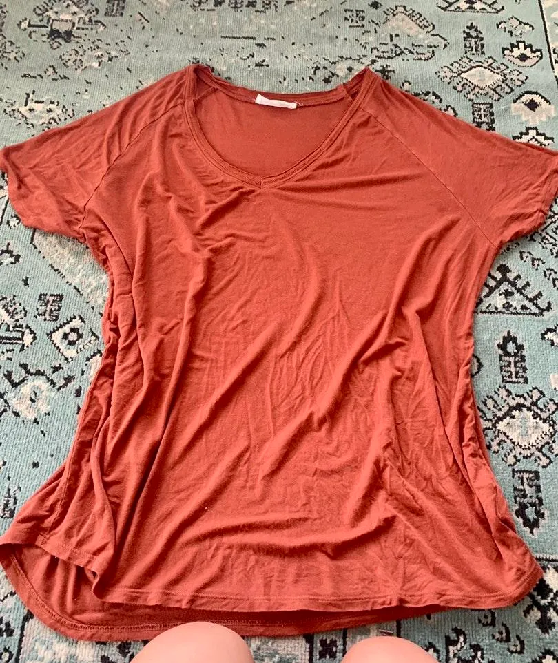 Double Zero V-Neck Tee Burnt Orange - Image 4