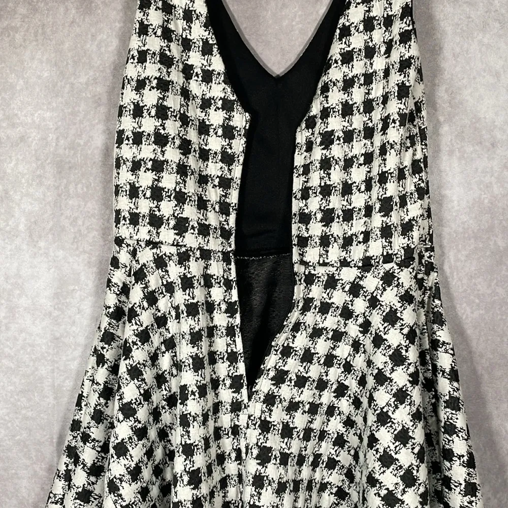 City Triangles White & Black V-Neck Blotchy Gingham Dress | Size 11 JRS - Image 5