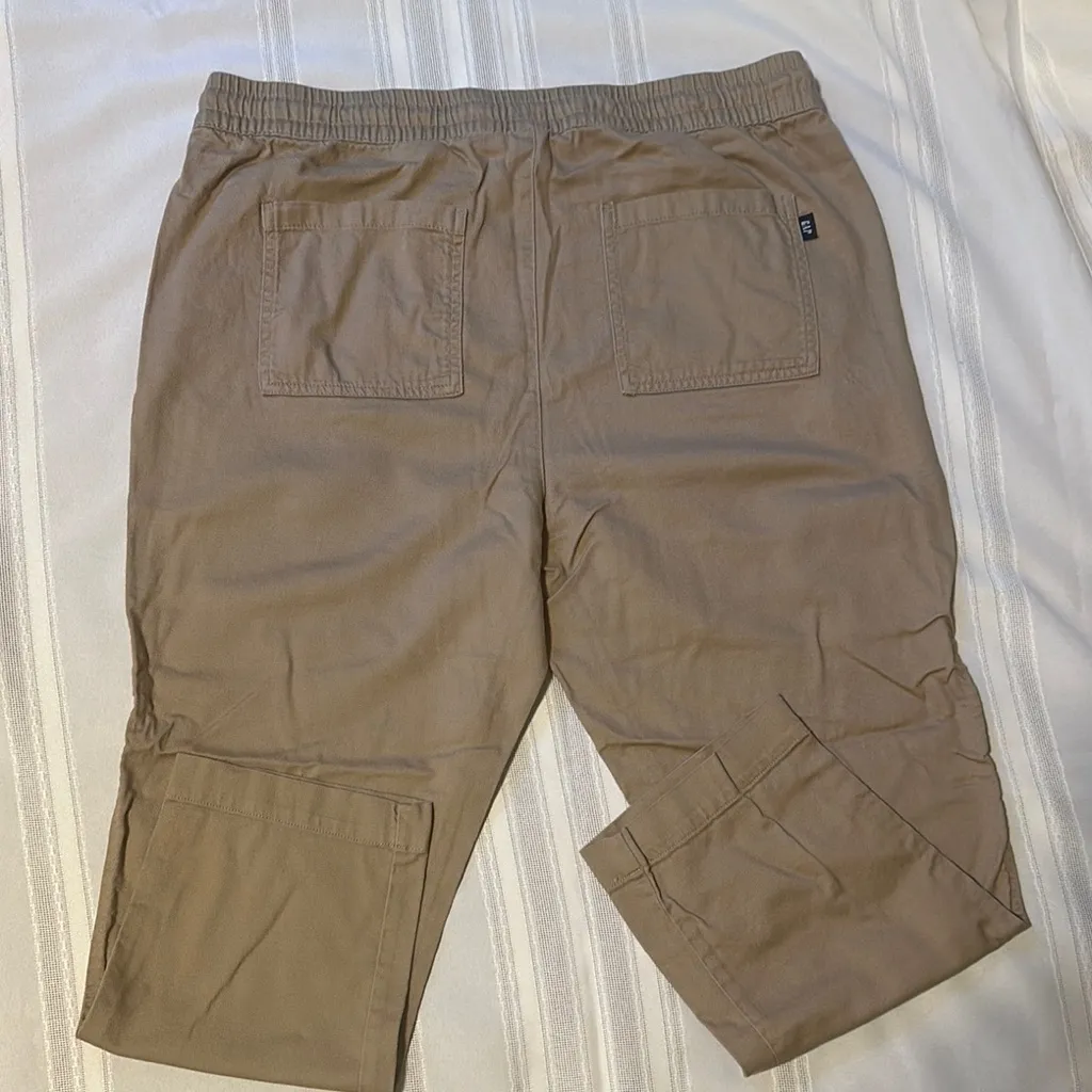GAP Tan Cargo Pants Versatile Style - Image 4