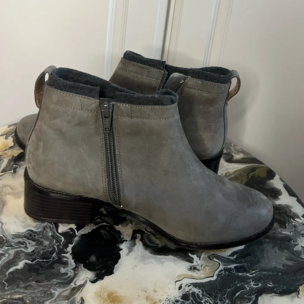 Vionic  Joslyn Leather Wool Ankle Boot - Image 8