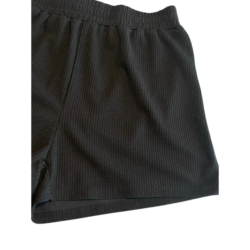 Shein Shorts Women's Size Medium Black Pull On High Rise Ribbed 2.5 in Inseam - Image 3