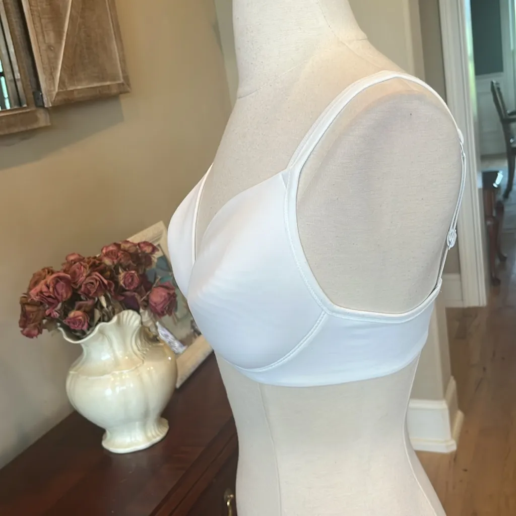 Comfy Warners White Bra Lightly Padded Size undefined - Image 2