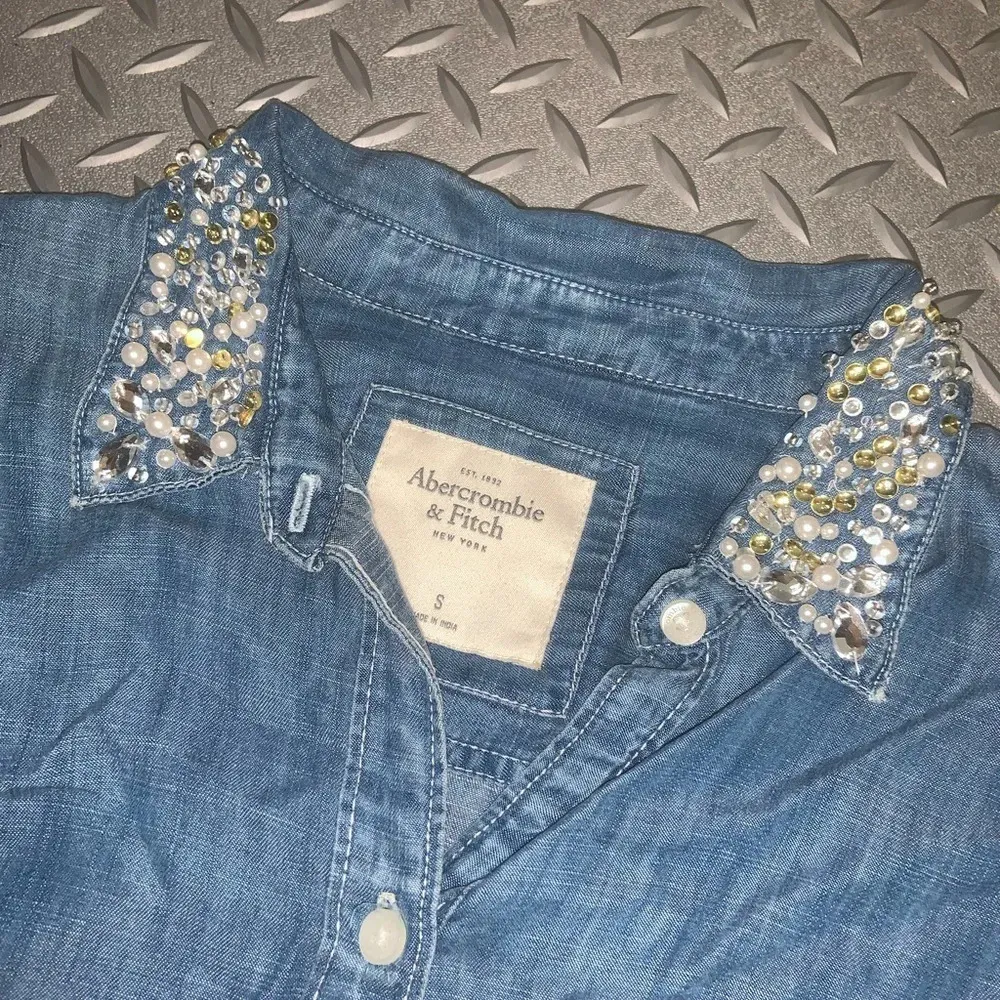 Embellished collar Abercrombie denim button up shirt beaded boho preppy spring - Image 2