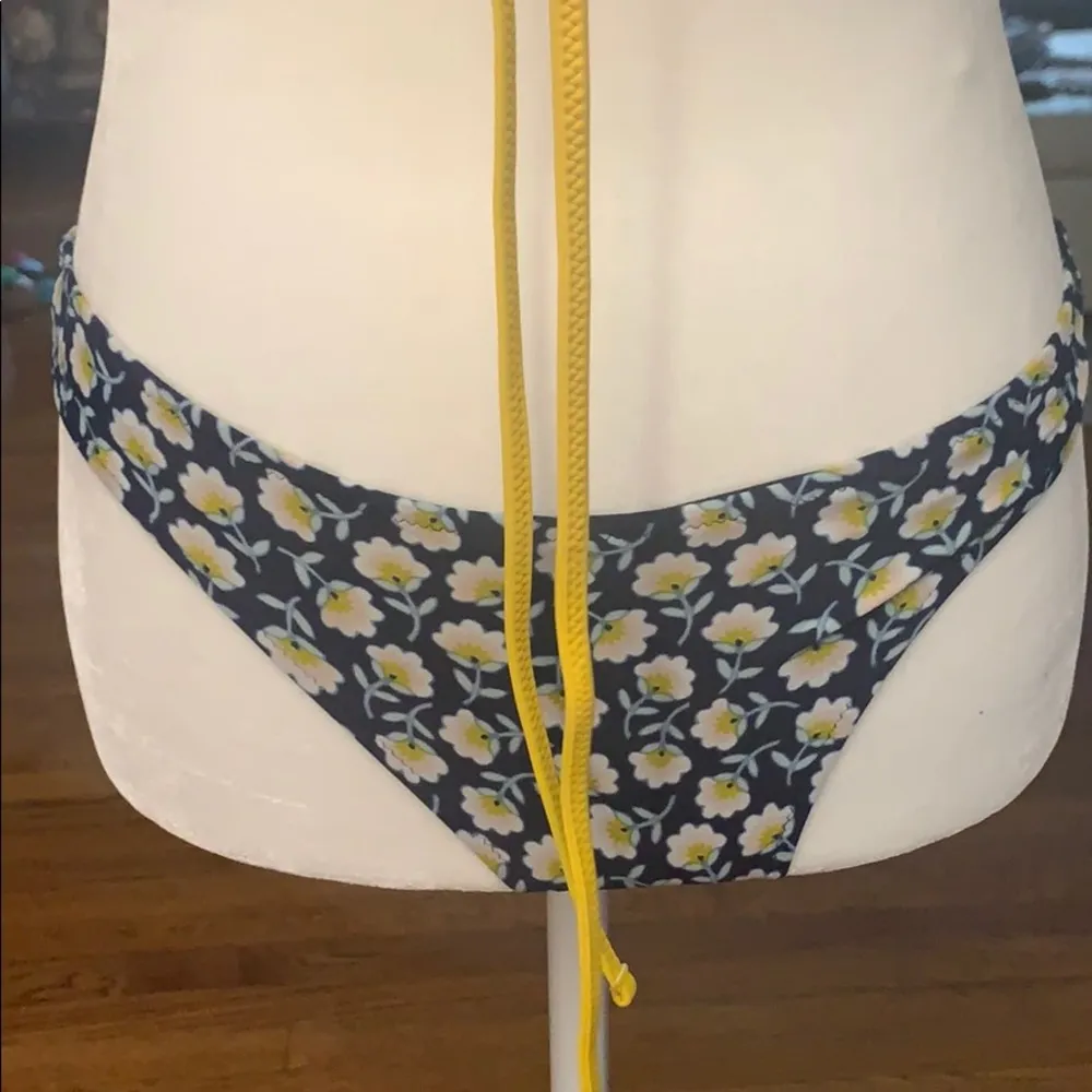 Aerie yellow and navy daisy bikini nwot - Image 3