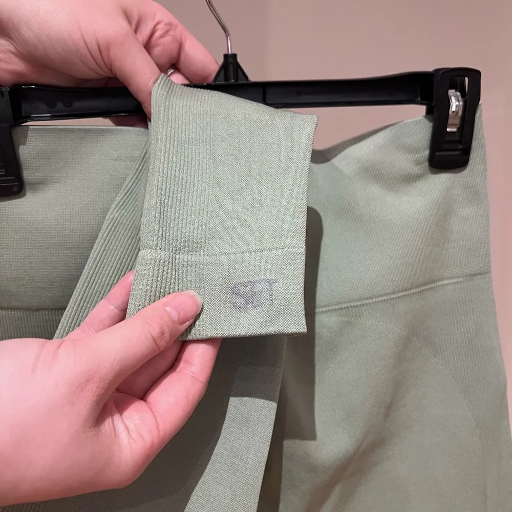 Set Active  Sculpt Flex Leggings in Olive NWOT - Image 5