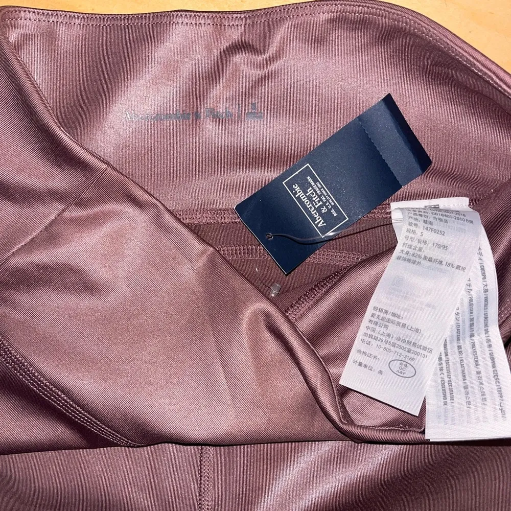 NWT Abercrombie & fitch mauve pink high rise leggings size small - Image 4