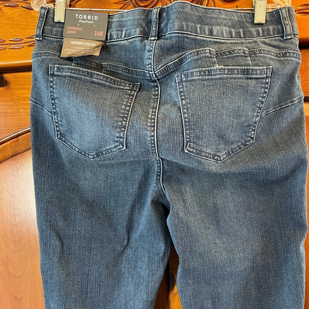 Torrid high rise bombshell skinny jeans size 14R - Image 5