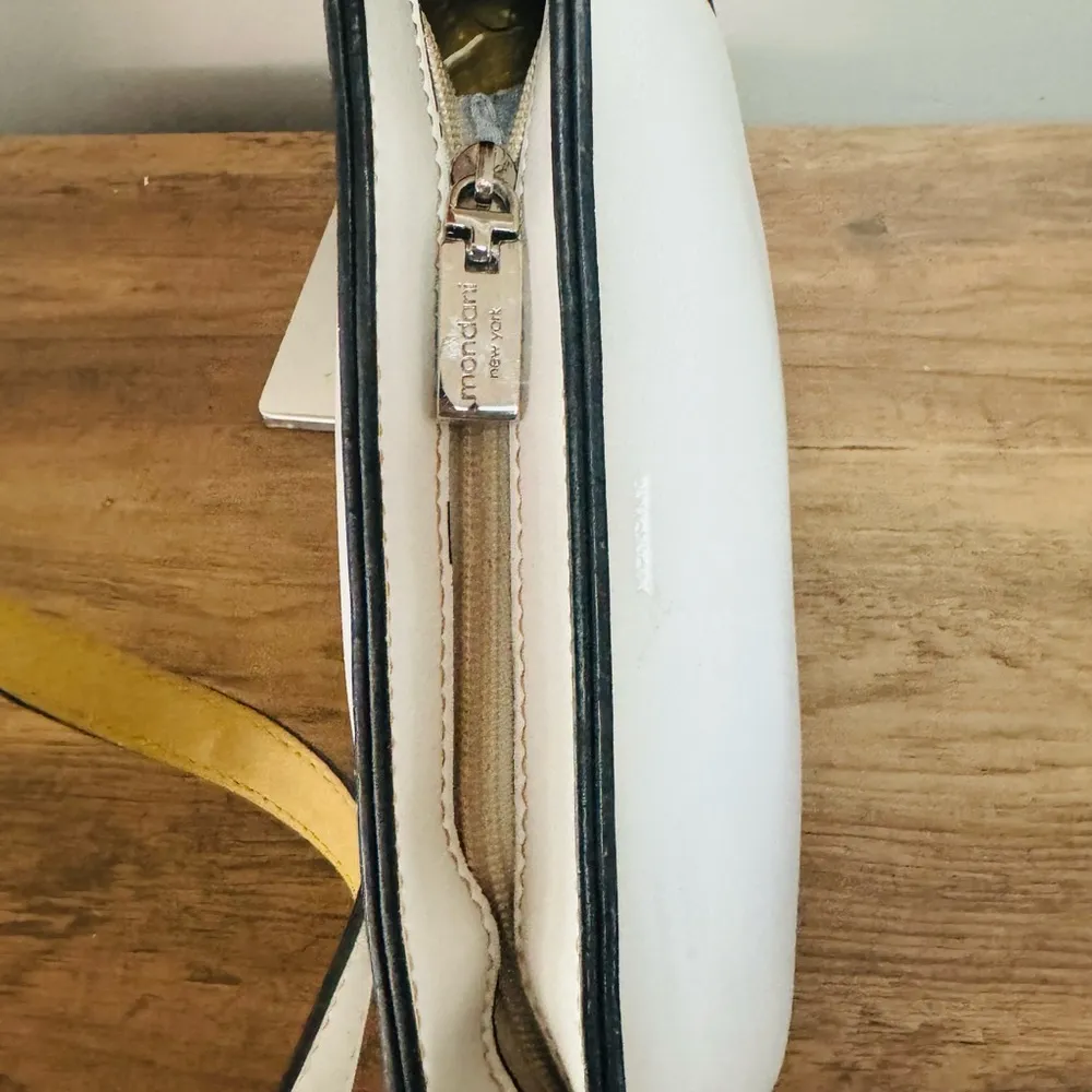 Vintage white Mondani Shoulder bag/ hand bag - Image 4