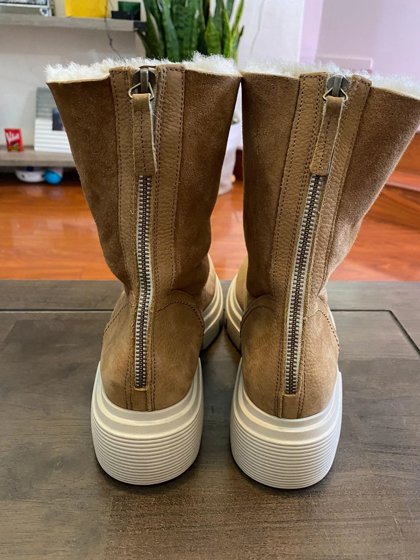 Palmer Genuine Shearling Lined Lug Boot Size 8 - Image 3