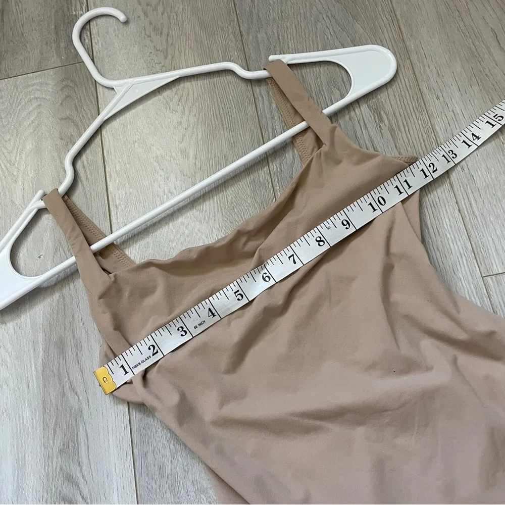 SKIMS  Fits Everybody Square Neck Bodysuit Tan (Small) fitted going out party - Image 2