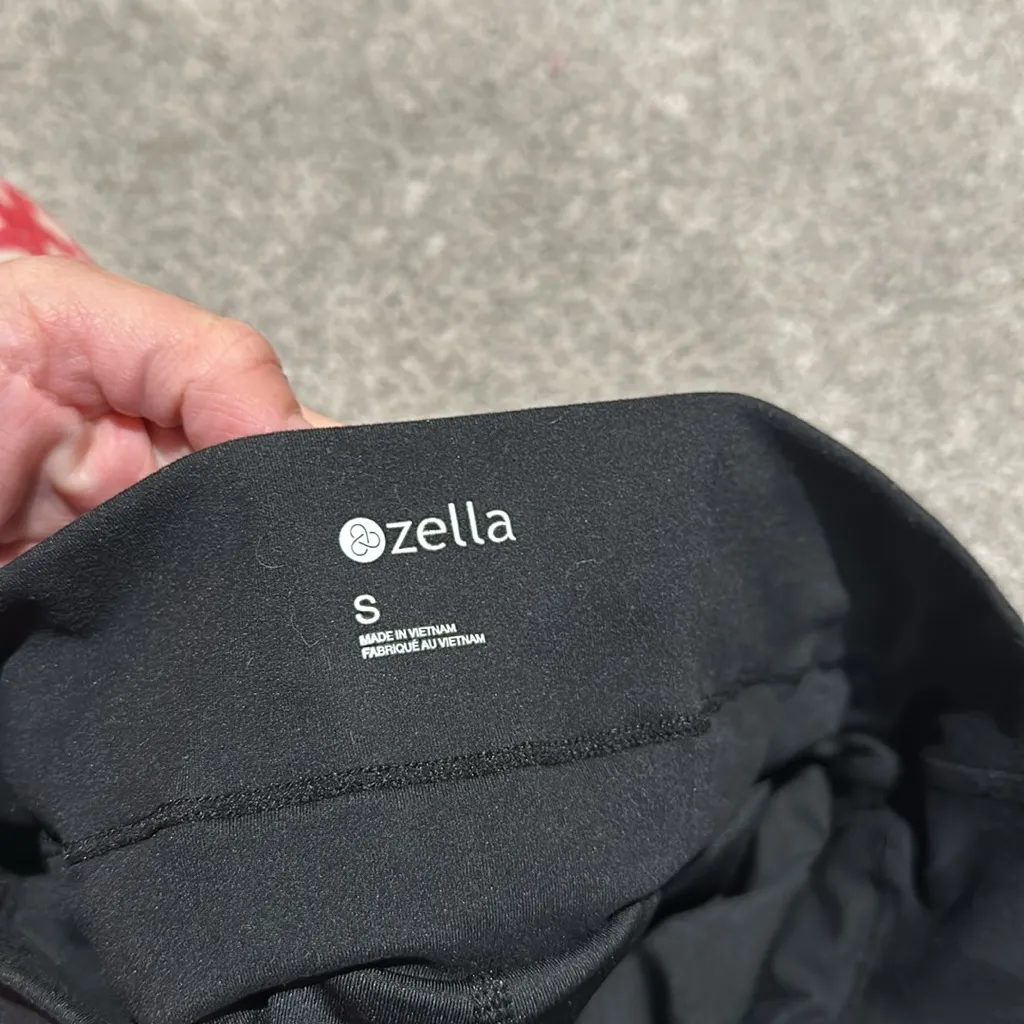 Zella ‎ black drawstring shorts cinched waist size small - Image 3