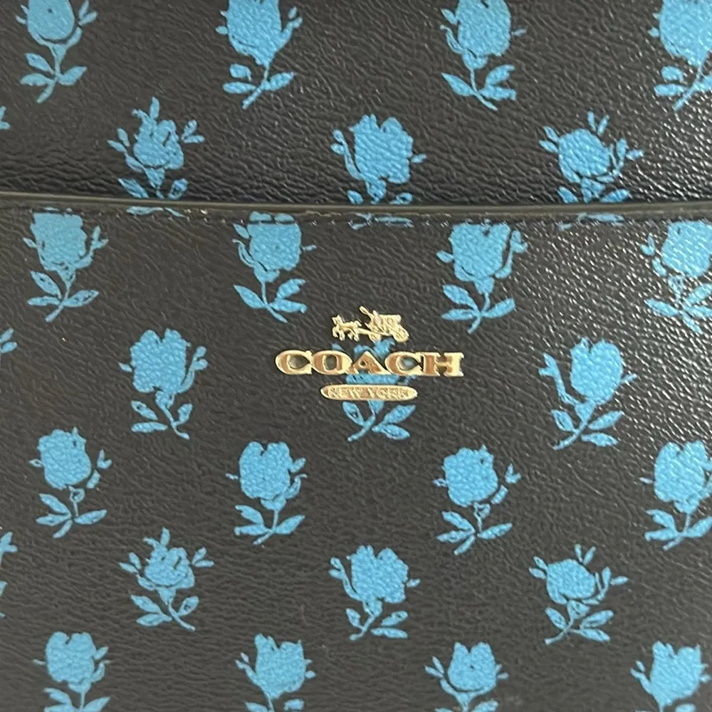 Badlands Blue Midnight Floral East West Pop Out Pouch Crossbody Bag - Image 3