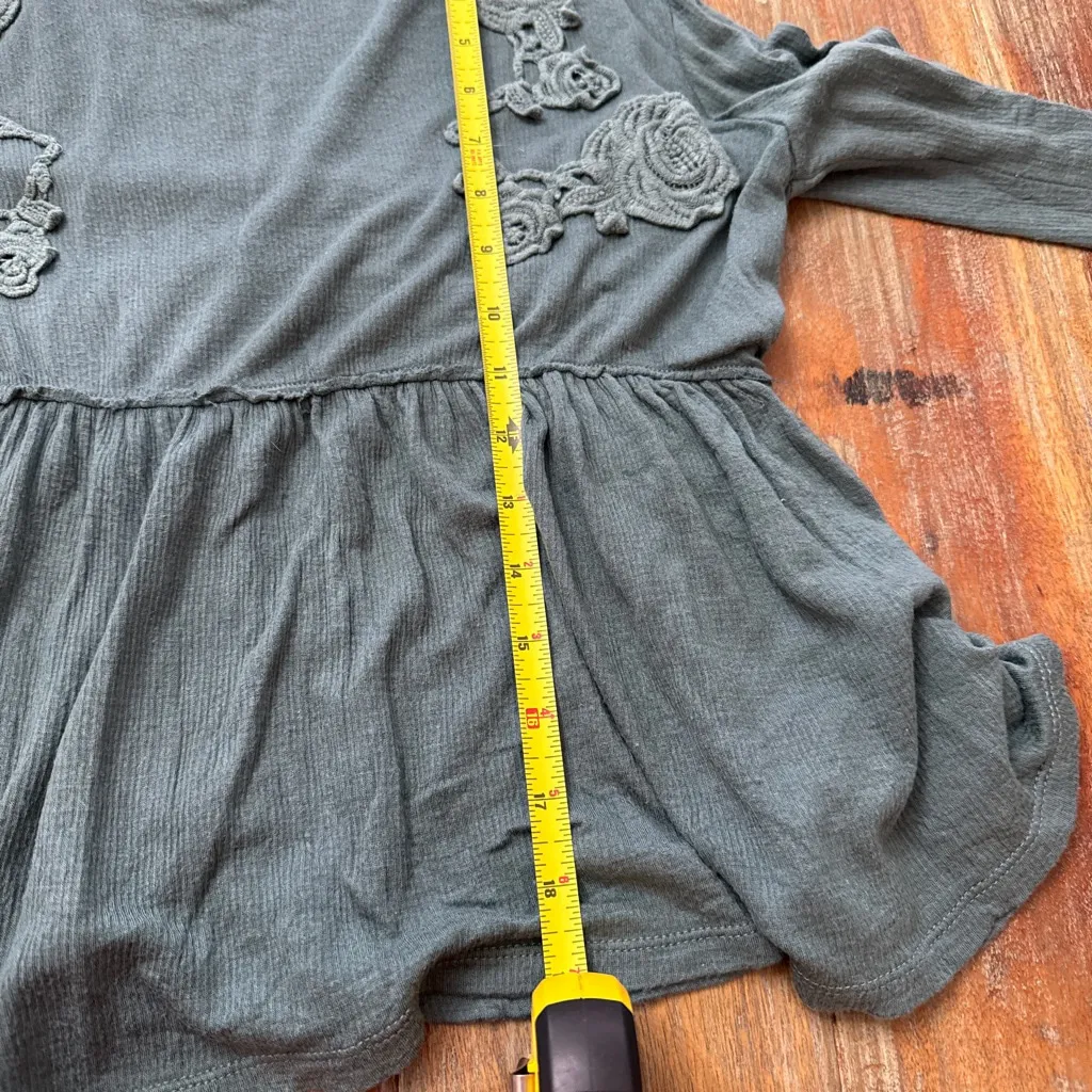 Altard State Green Long Sleeve Peplum Tee with Floral Applique, Size Small - Image 10