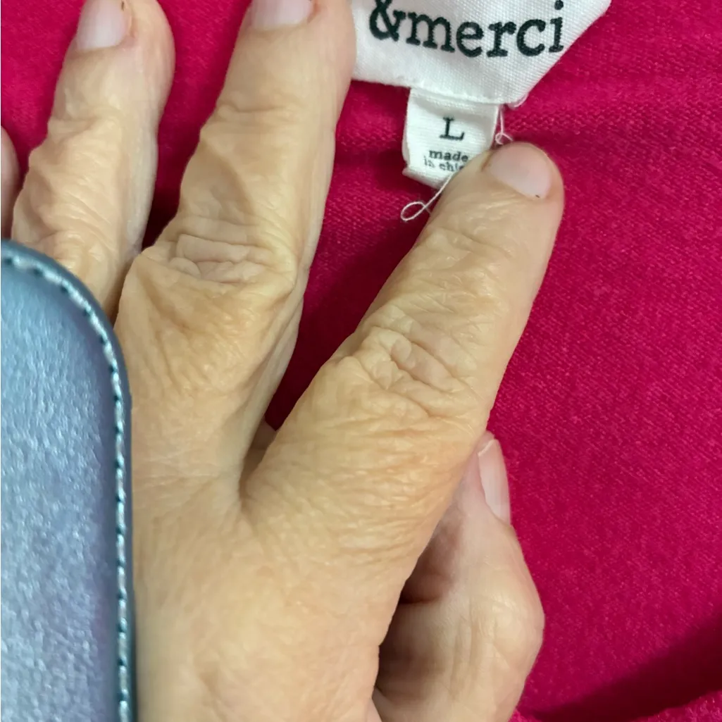 Elegant V-Neck Sweater in Vibrant Pink L - Image 3