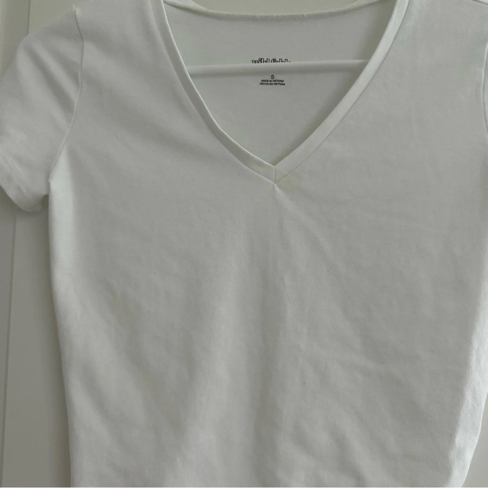 Wild Fable Short Sleeve V-Neck Cropped T-Shirt White Small - Image 4