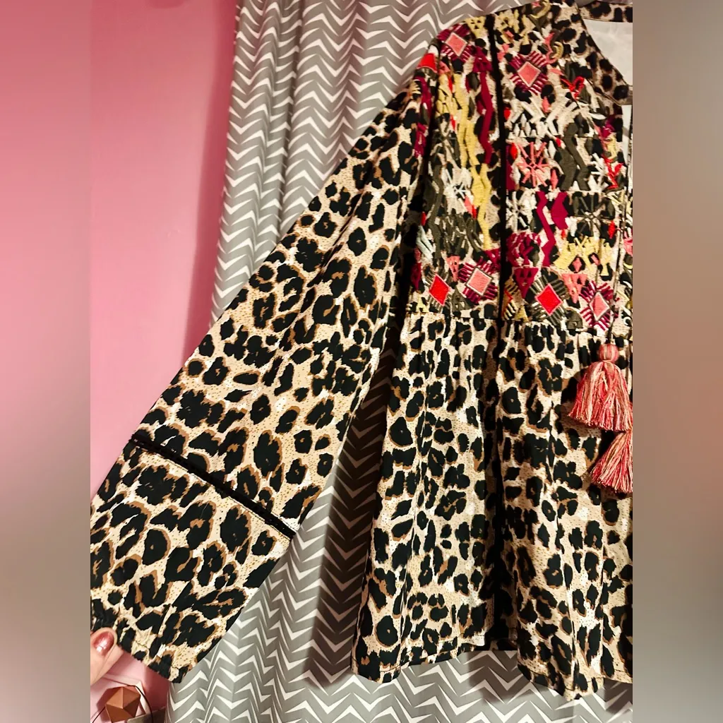 Tribal | TRISHA TAUPE GREY ANIMAL PRINT LONG SLEEVE DOLMAN BLOUSE, size M Size M - Image 5