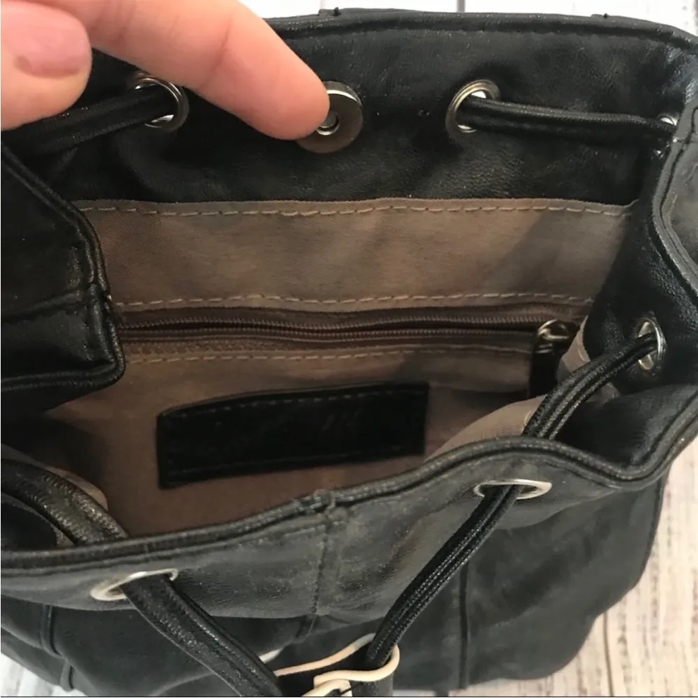 Mellow World Rosette Cross Body Bag. New with tags. Black - Image 5