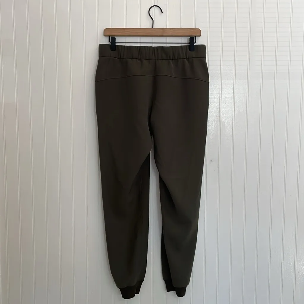 LULULEMON On the Fly Jogger in Dark Olive Size 6 - Image 10