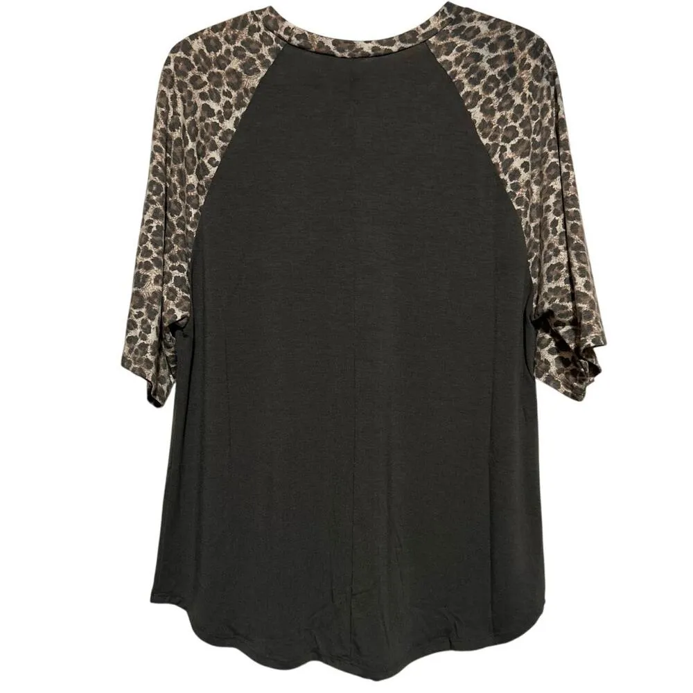 Zenana Women's Brown Green Animal Print Short Sleeve T-Shirt Front Pocket Size L - Image 2