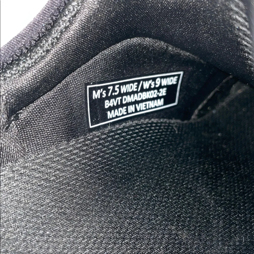 Kizik Unisex Blackout Madrid Eco Knit Sneakers Women’s 9 Wide Men’s 7.5 Wide Black - Image 13