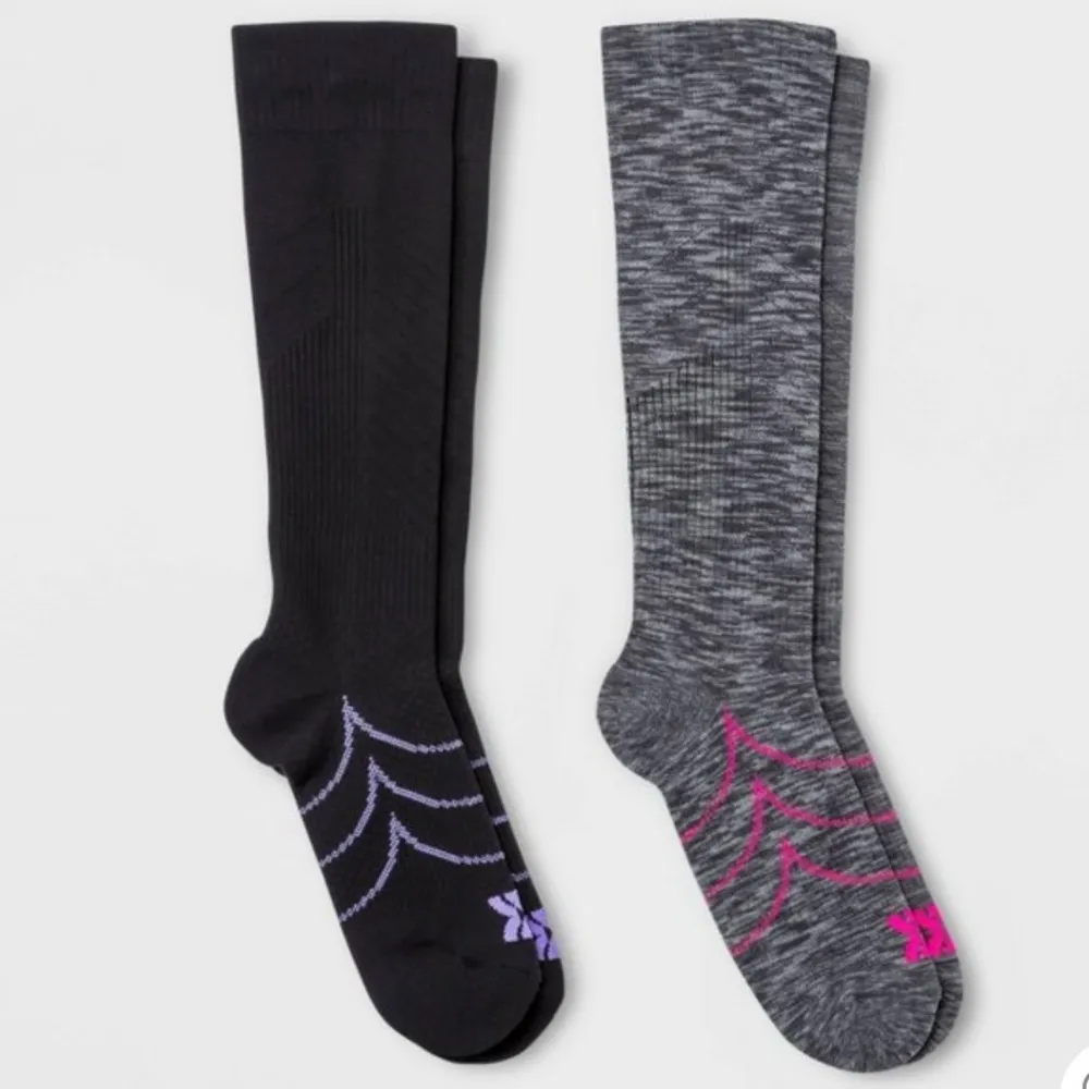 Women's Compression 2pk Knee High Athletic Socks - Image 3