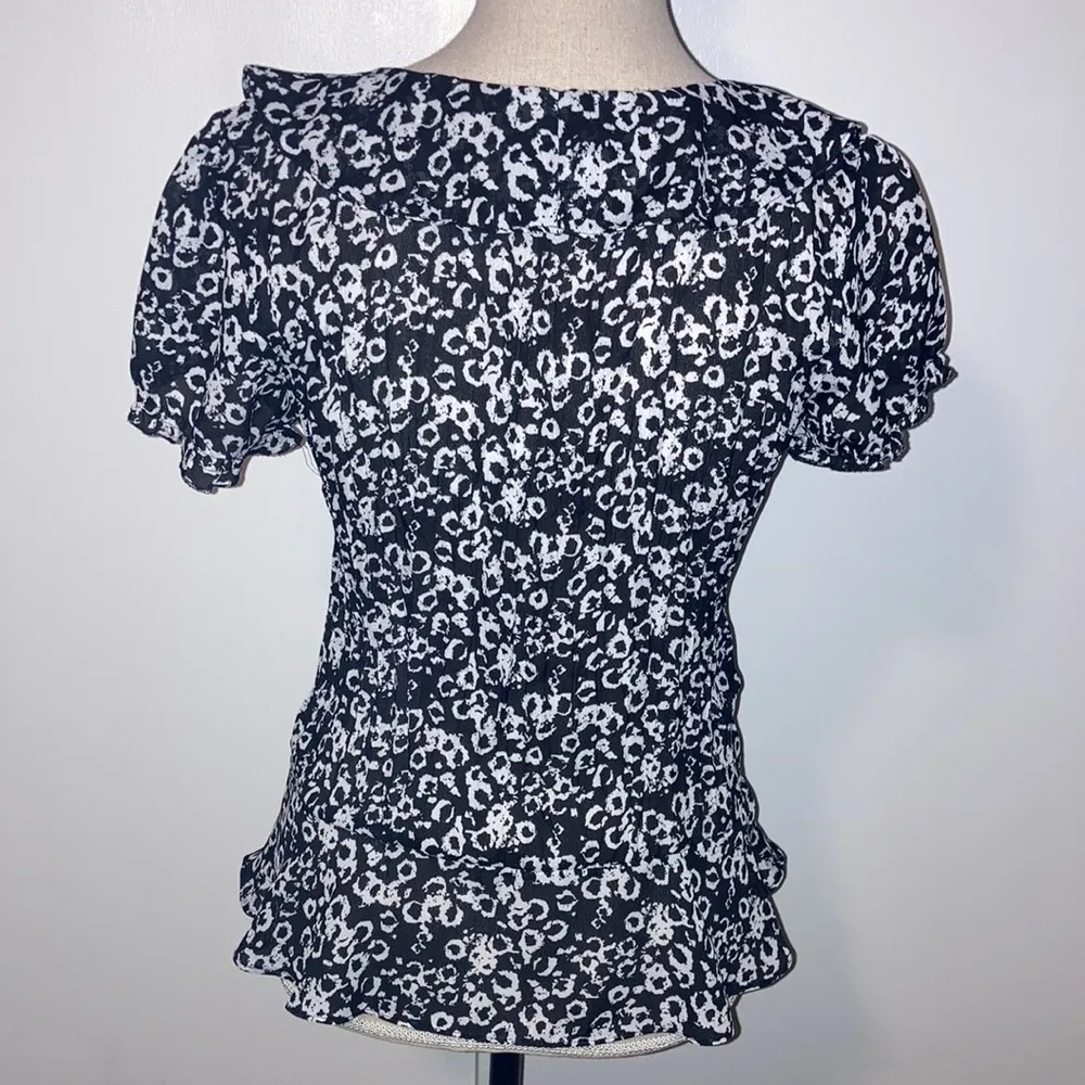 Allison Taylor Women’s Ruffle Top Short Sleeve Blouse Small S Black & White - Image 4