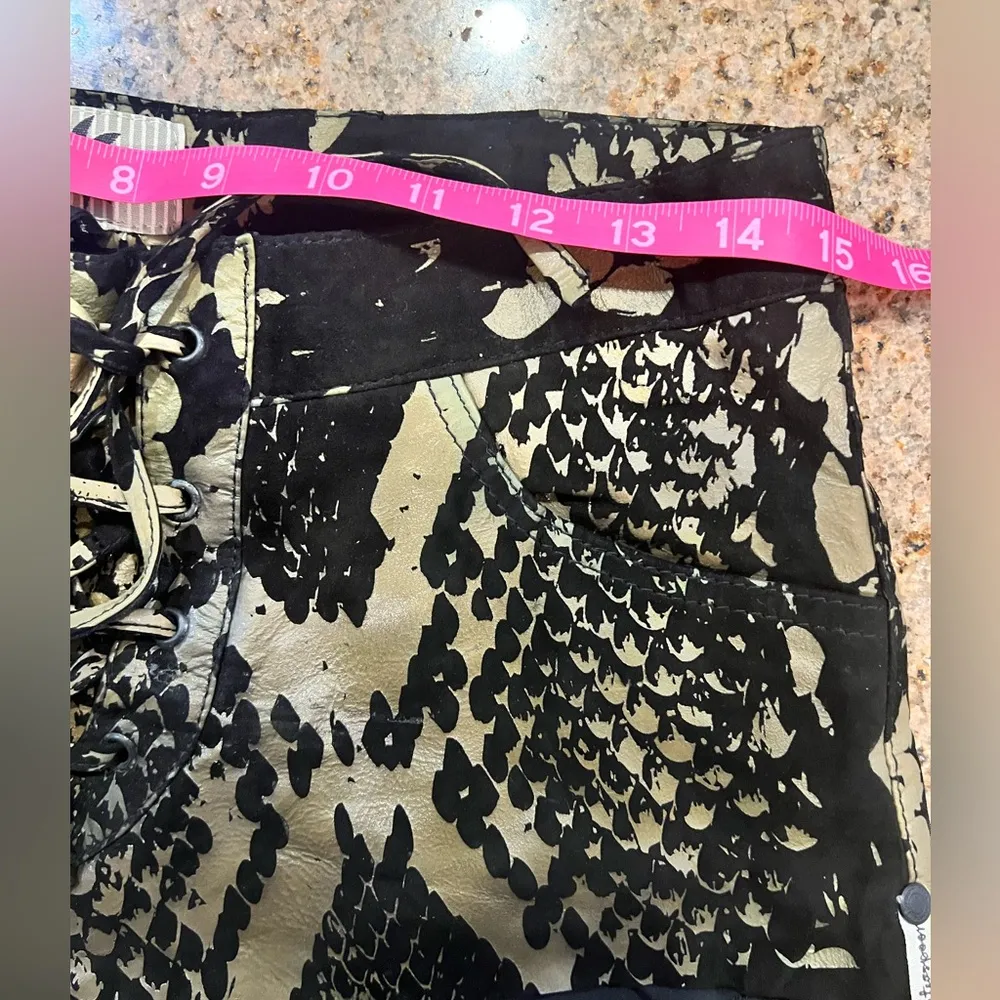 ONE TEASPOON AFRICAN NIGHT FLIGHT SIXTIES SUEDE SHORTS Size 4 *SAMPLE * NWT - Image 12