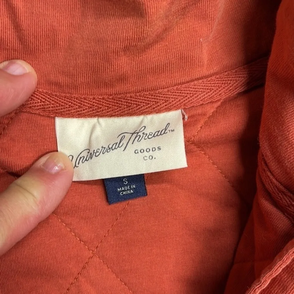 Universal thread quilted pull over in Burnout Orange - Image 3