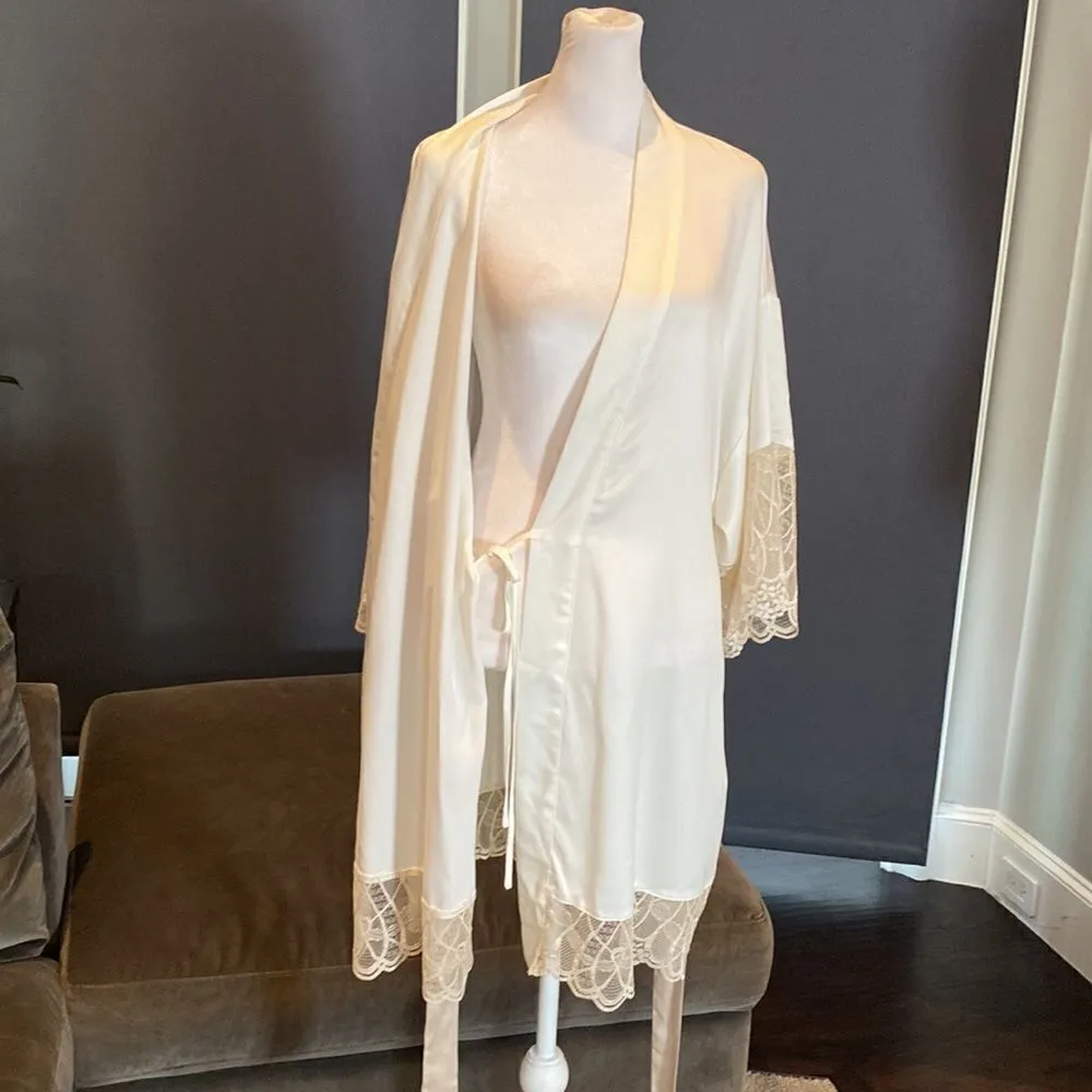 Women’s Flora Nikrooz Ivory Robe Size L NWT *READ - Image 14