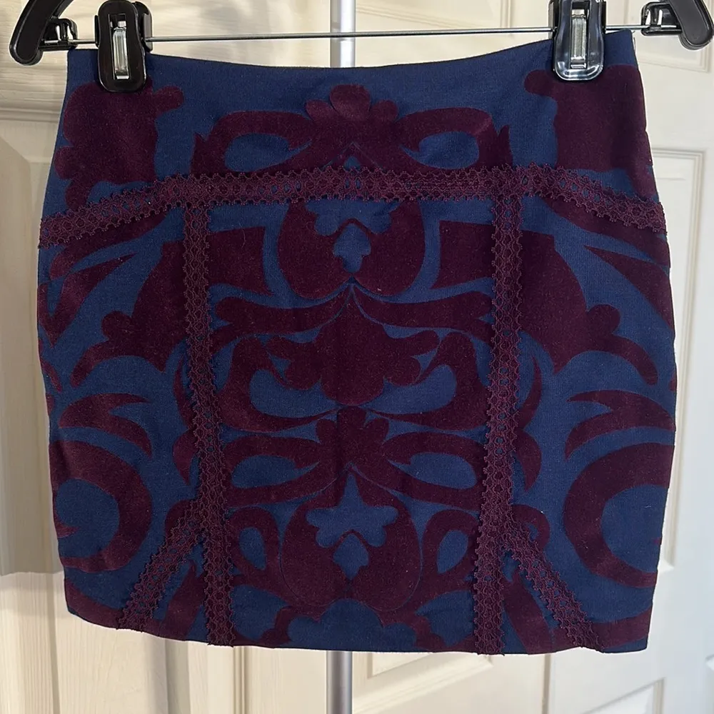 Women's Free People Navy Purple Floral Velvet Stretchy Mini Skirt- Small - Image 3