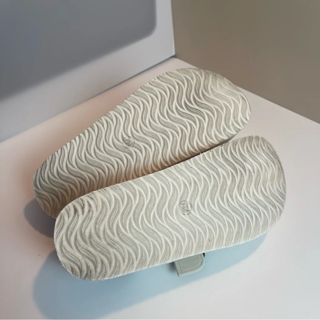 Cushionaire Granola Women’s Platform White Suede Clog Mule Size 7 - Image 13