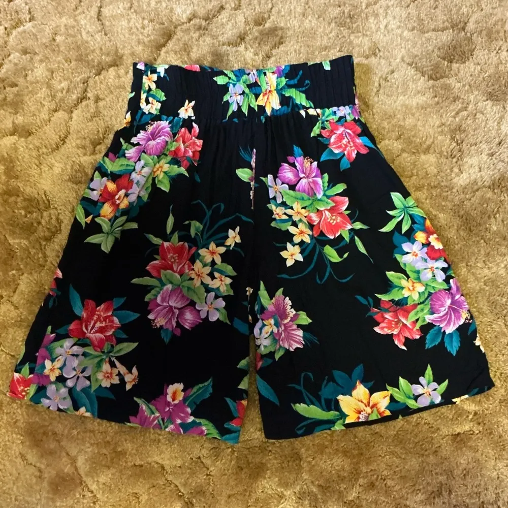 Vtg 90s floral high waist mom shorts Black - Image 10