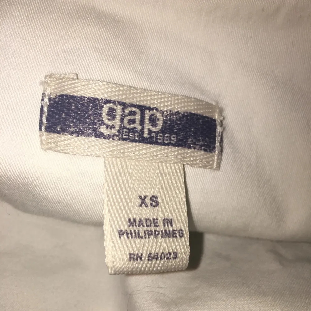 Gap  short sleeve button down shirt - Image 4