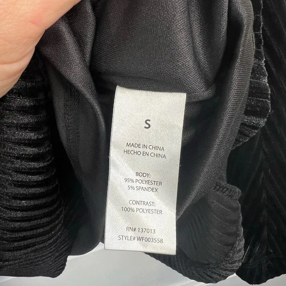 Wildfox Women's Black Velvet Knot Detail Blouse Size S Long Bell Sleeve NWOT - Image 8