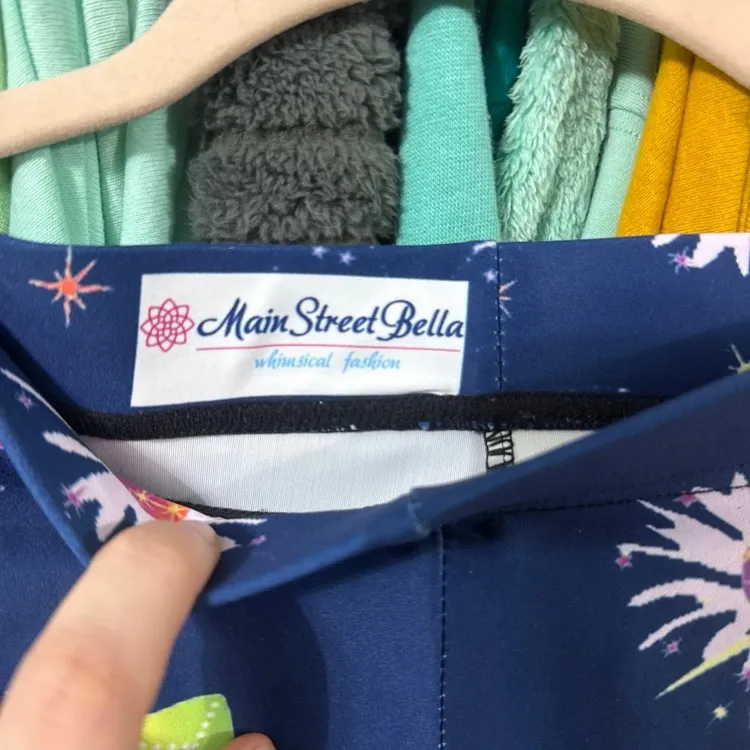 Disney parks x Main Street Bella Peter Pan tinkerbell athletic leggings M - Image 2