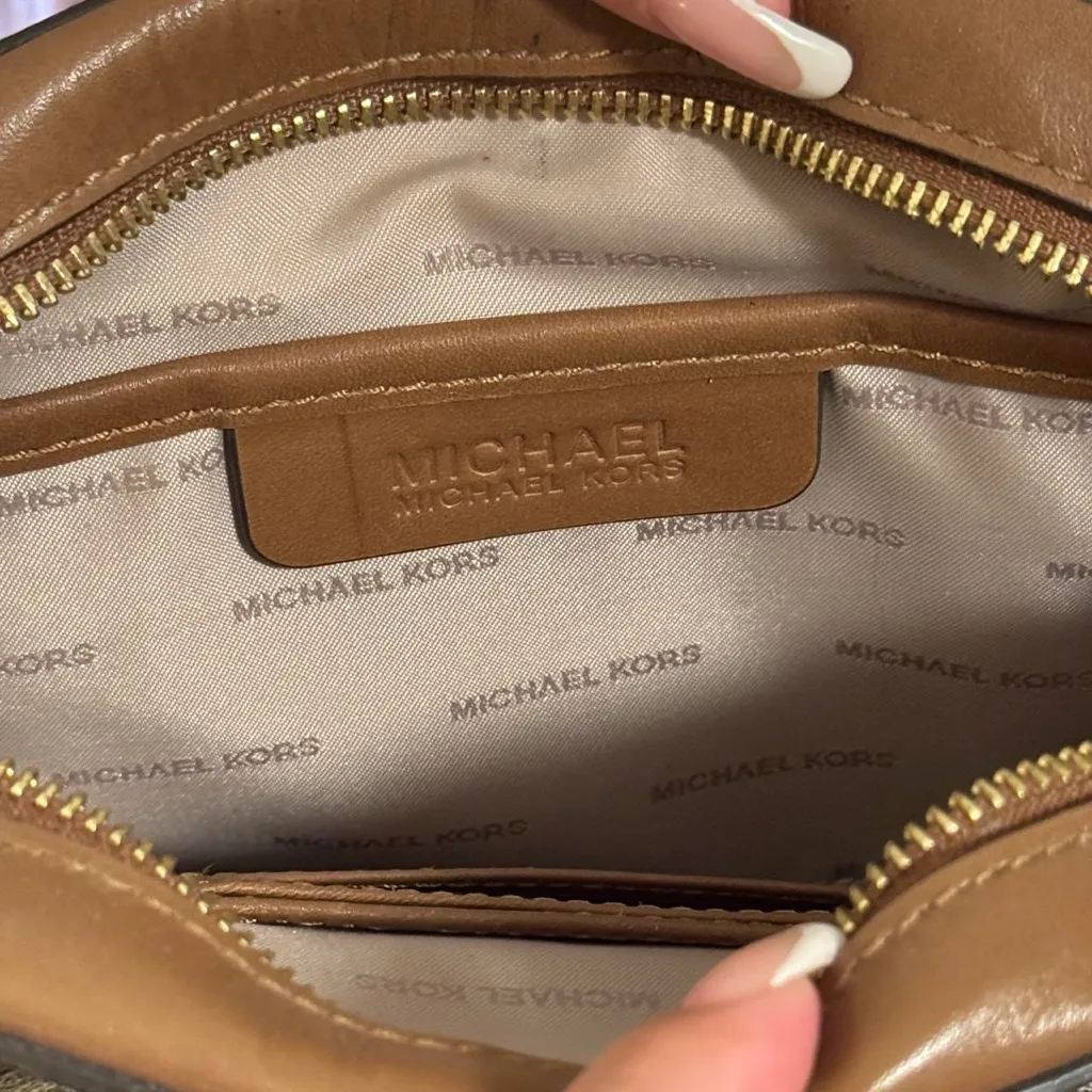 Women’s Jet Set Travel Medium 
Signature Logo Crossbody MK Bag - Image 8