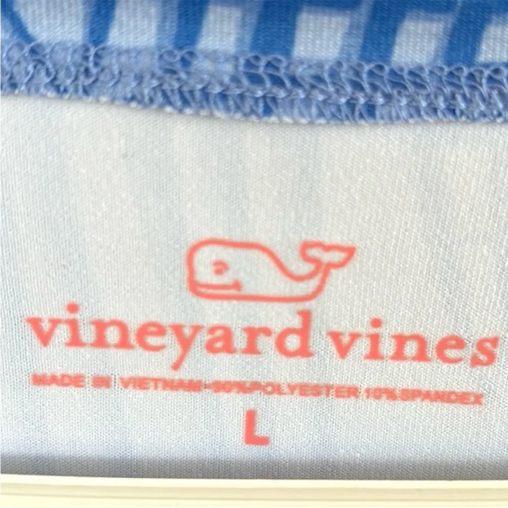 EUC Vineyard Vines Printed Sankaty Top Blue Size Large - Image 4