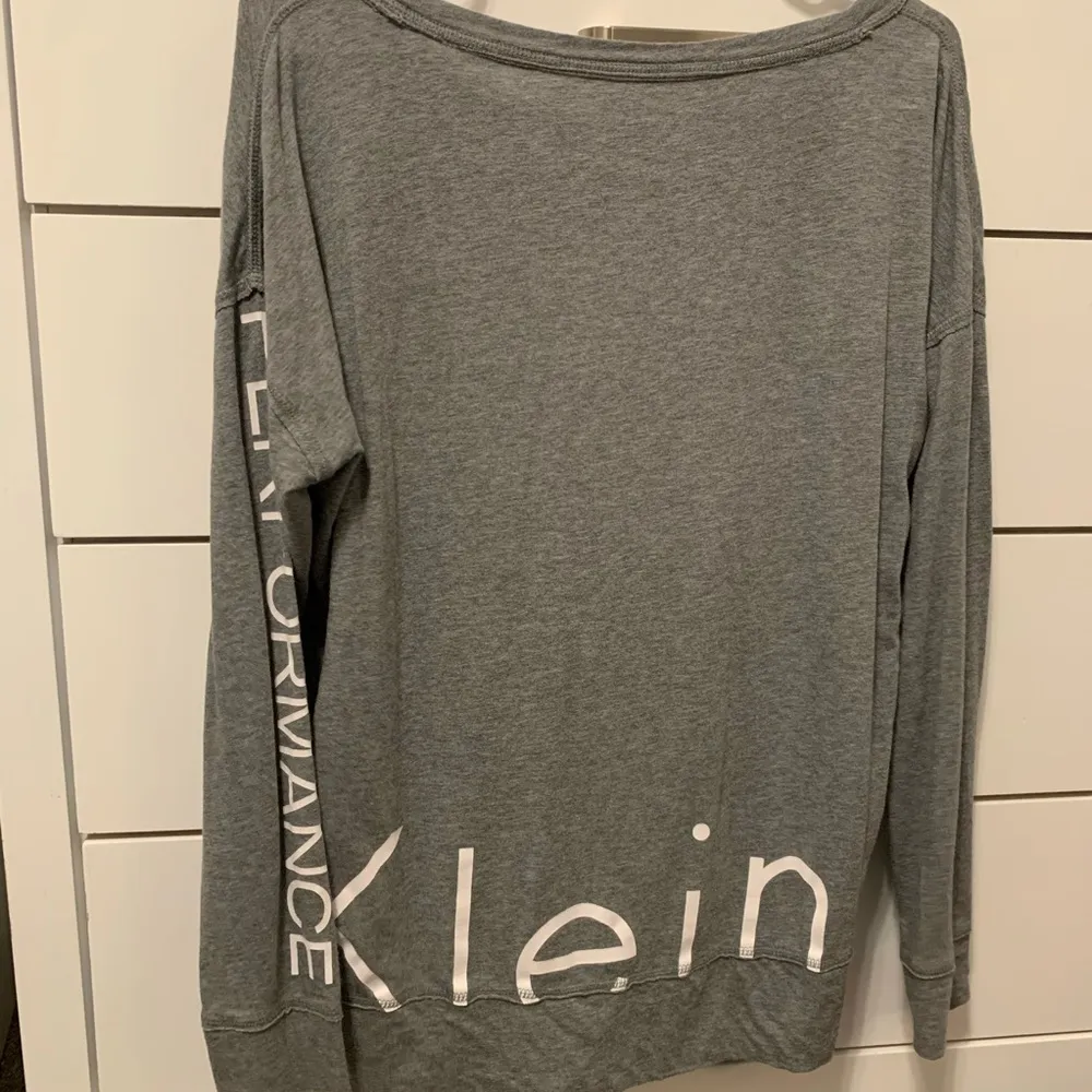 Calvin Klein  grey performance long sleeve - Image 3