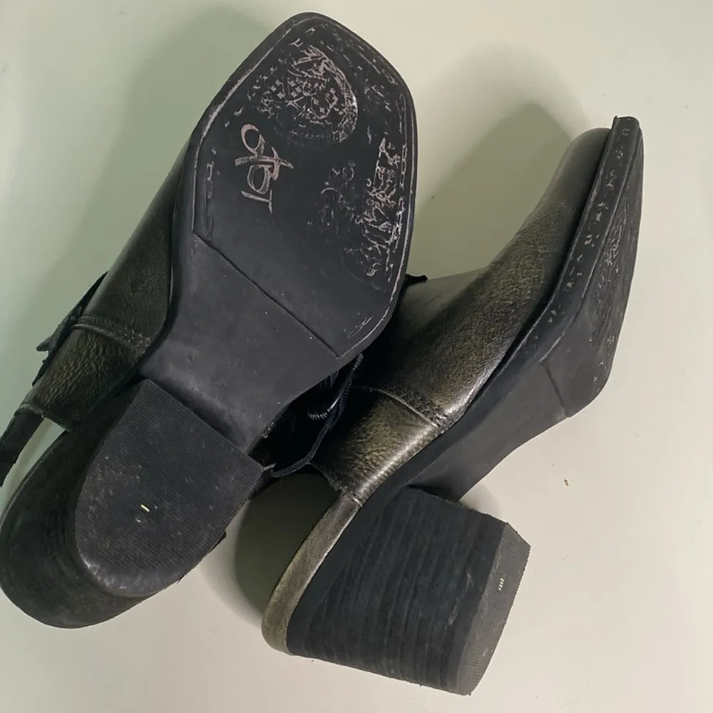 OTBT  Leather Sling Back Moto distressed ankle boot size 6.5 - Image 5