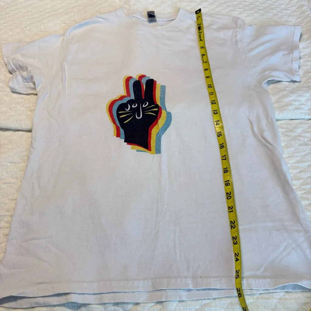 FLAWED Jojo Rabbit Hand art Peace sign T Shirt Size Medium Gildan Cotton - Image 7