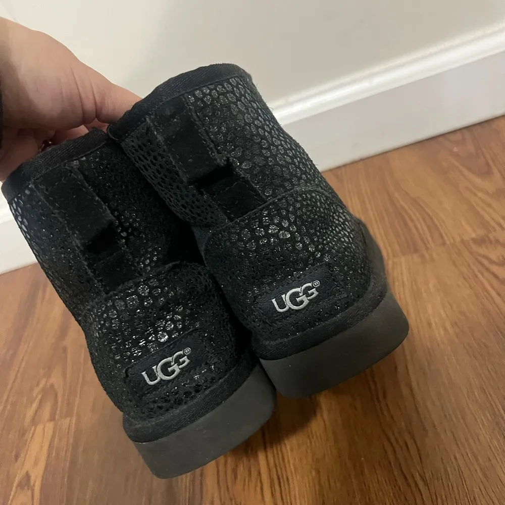 UGG Black Sparkle Classic Mini Boots Size 7 US $160 - Image 5