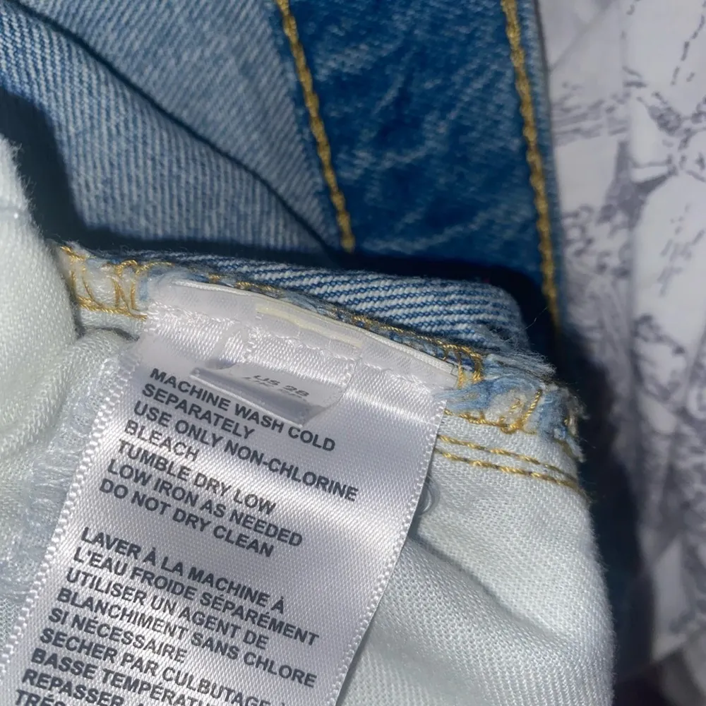 BDG Urban Outfitters Girlfriend High Rise Jean Shorts in size 28. Blue - Image 14