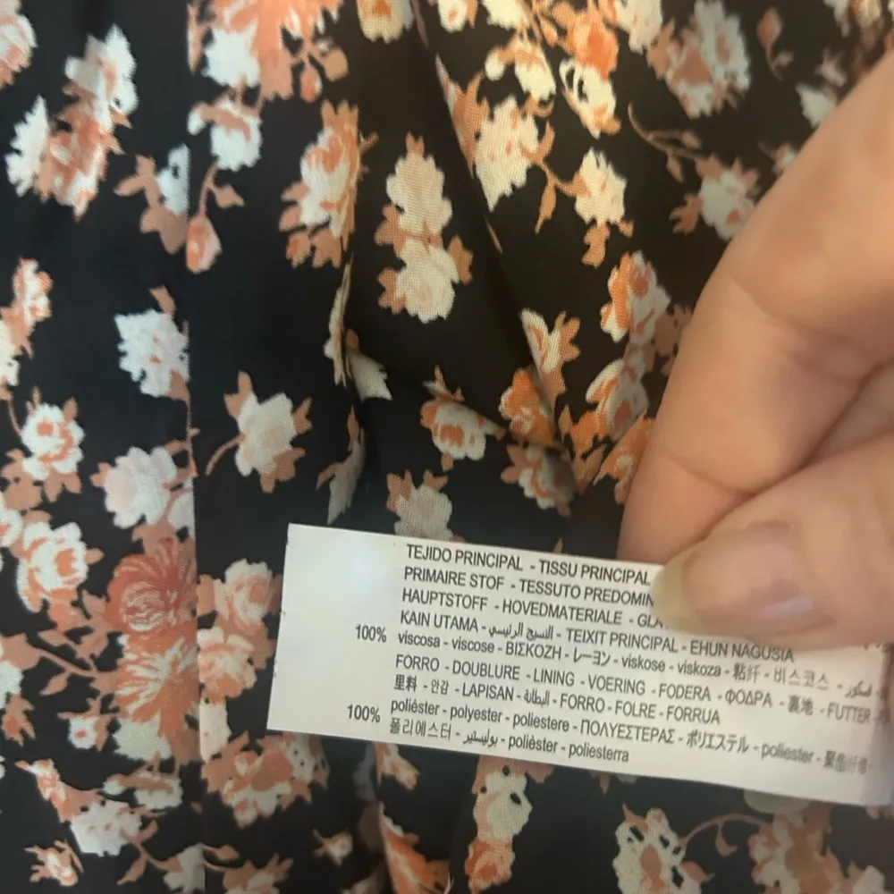 NWOT Zara floral crop top shirt sweetheart puff sleeve size small - Image 4