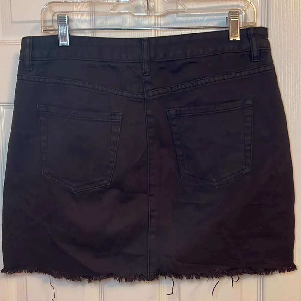 Amuse Society black destroyed denim mini skirt with raw hem - Image 3