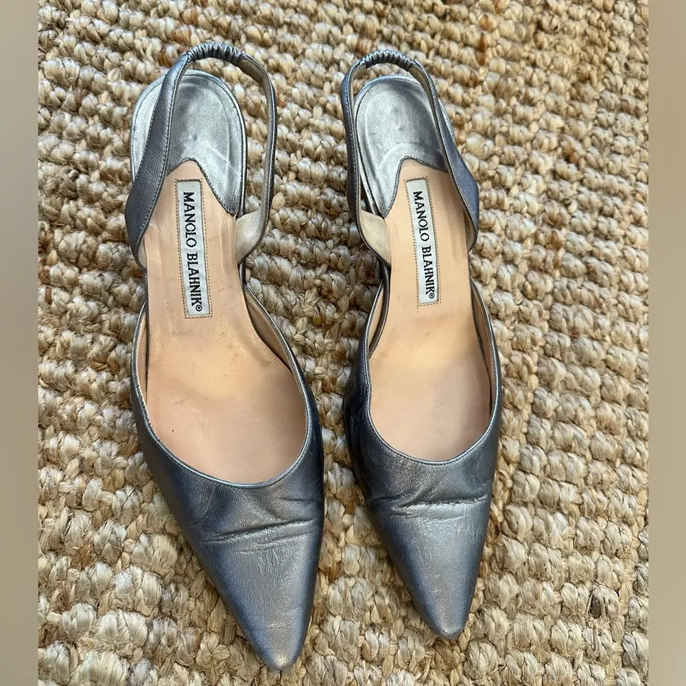 Manolo Blahnik Carolyne 50 Pointed Toe Slingback Pumps Sz 38 Pewter Leather - Image 2