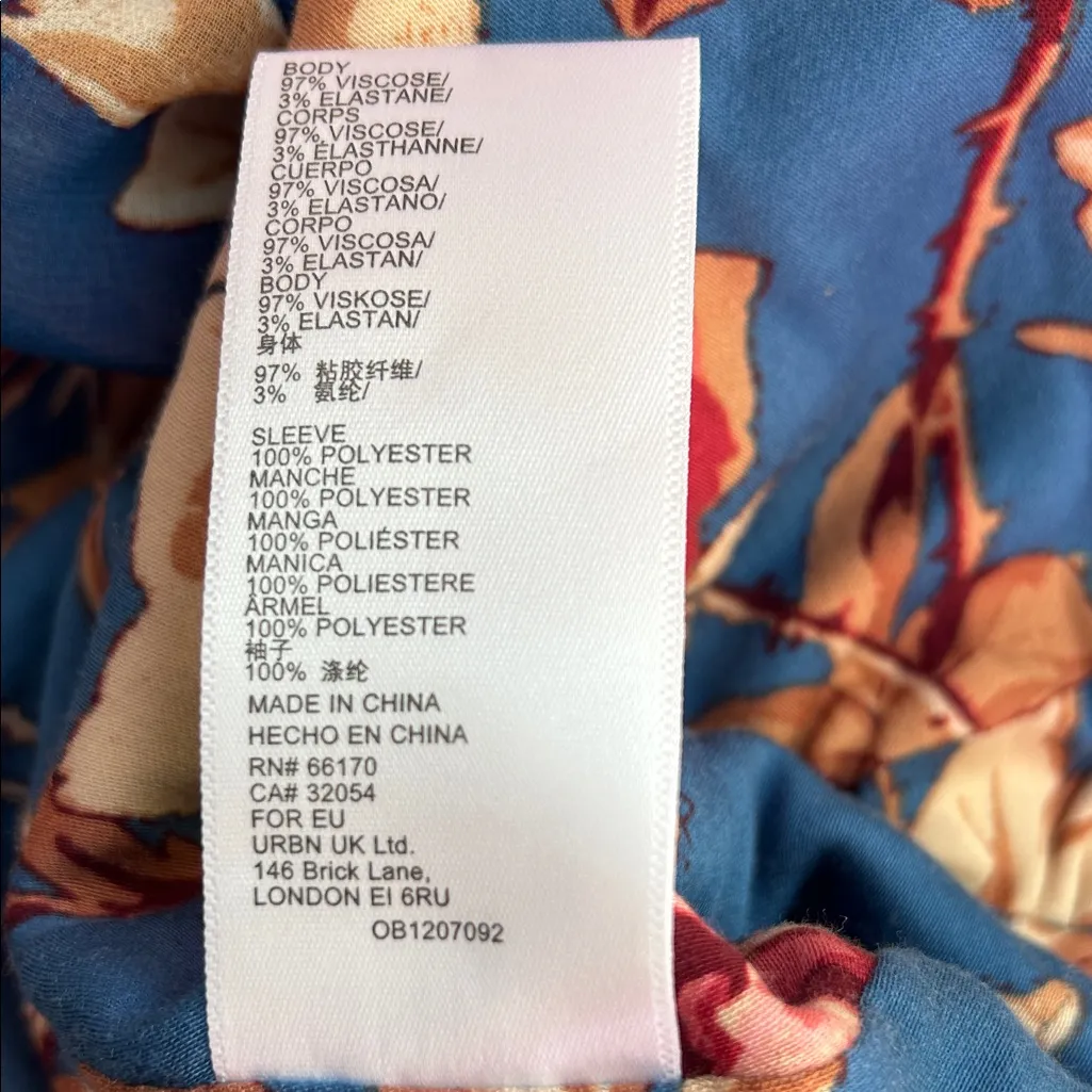 Urban Outfitters Topanga Blue Floral V Neck Long Sleeve Crop Top Size Medium - Image 9